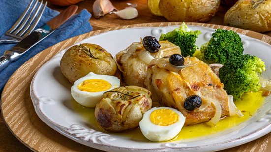 Bacalhau com batata (Imagem: bnetto | Shutterstock)