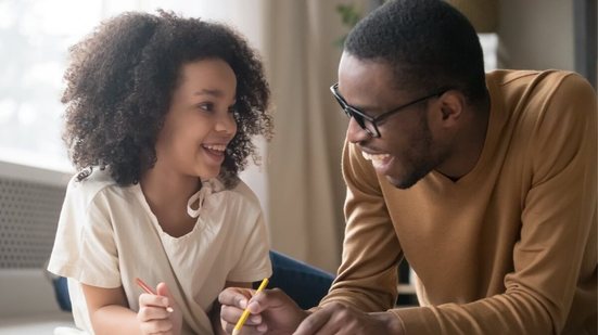 Educação positiva não significa permissividade (Imagem: fizkes | Shutterstock)