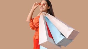 Estratégias simples ajudam a evitar o endividamento durante as compras de fim de ano (Imagem: Pixel-Shot | Shutterstock)