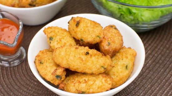 Bolinho de arroz (Imagem: Jobz Fotografia | Shutterstock)