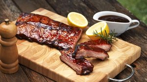 Costelinha de porco com barbecue
(Imagem: dioimagens | ShutterStock)