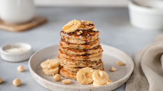 Panqueca de banana com coco ralado (Imagem: Teresa Kasprzycka | Shutterstock)