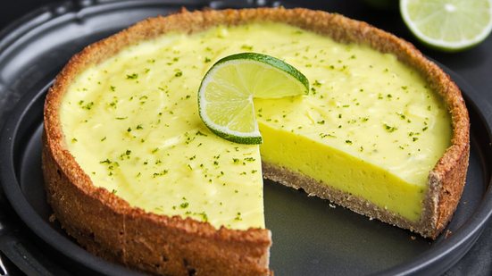 Torta de limão para a ceia de Natal (Imagem: Edith Frincu | Shutterstock)