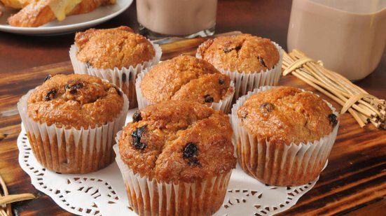 Muffin com uva-passa (Imagem: MSPhotographic | Shutterstock)