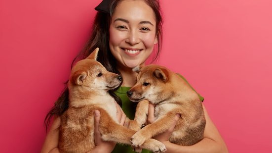 Os animais são aliados poderosos para a saúde física e emocional dos tutores (Imagem: Cast Of Thousands | Shutterstock)