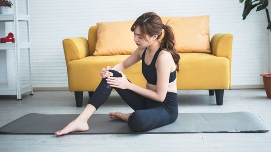 Algumas características do corpo feminino favorecem as lesões nos joelhos (Imagem: Anatta_Tan | Shutterstock)