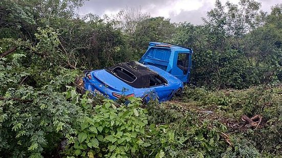 Imagem Sorteado por 'Gêmeos da Rifa', BMW levado em guincho se envolve em acidente no interior de Alagoas