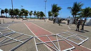 Árvore de Natal começou a ser montada em área pertencente ao Município | Foto: Secom Maceió