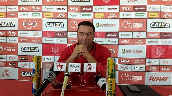 Técnico Roberto Fernandes na apresentação desta quarta-feira | Bruno Protasio / Cortesia ao TNH1