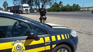 Imagem Falso policial é preso com armas e colete e confessa plano para praticar assaltos