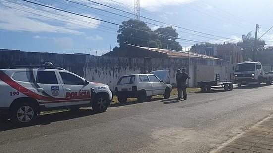 Imagem Carro furtado no Graciliano Ramos é recuperado pela Polícia; suspeito está foragido