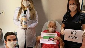 Imagem Idosa de 102 anos vence batalha contra a covid-19 em Roteiro