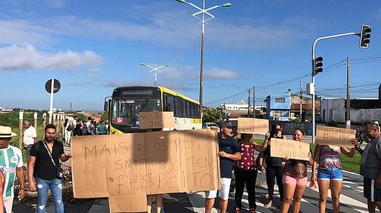 Protesto de moradores do São Jorge na Avenisda Josepha de Mello | Foto: Cortesia ao TNH1