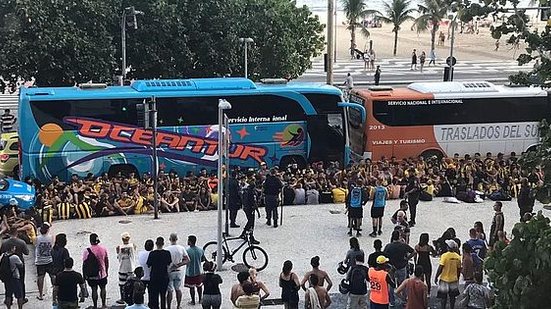 Briga de rubro-negros com torcida do Peñarol no Rio tem tumulto e tiro | Reprodução