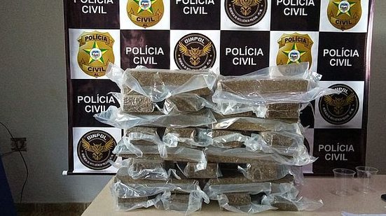 Droga apreendida pelos policiais durante a operação no bairro Primavera, em Arapiraca | Foto: Cortesia / Ascom PC