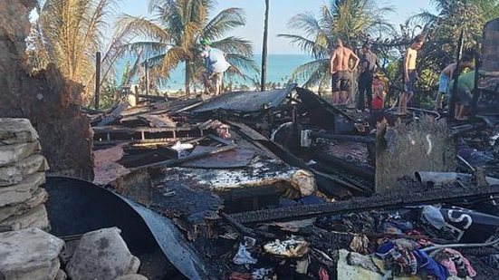 Casas foram destruídas em incêndio na Vila Emater | Foto: Cortesia / Corpo de Bombeiros