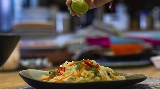 Pad thai, o prato mais famoso da Tailândia | Heitor Feitosa/VEJA