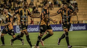 Jogador Rodolfo em comemoração de Gol, durante a partida entre Novorizontino e Goiás, valido pela 19° rodada do Campeonato Brasileiro Série B, realizado no Estádio Jorge de Biasi | ONZEX PRESS/Folhapress