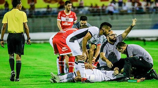 Lance em que Igor e Samuel Xavier se machucaram no jogo pela Copa do Nordeste | Pei Fon / Portal TNH1