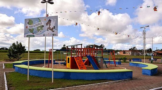 Imagem Usina Coruripe doa parque infantil para moradores de comunidade em Feliz Deserto (AL)