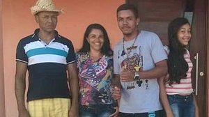 José Luiz acompanhado pela esposa Marinilda e pelos filhos André Luís e Andresa Maria, que ele já salvou | Foto: Arquivo familiar