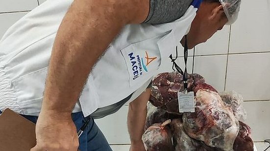 Imagem Vigilância Sanitária apreende 80 kg de carnes estragadas em frigorífico