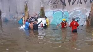 Túnel havia sido interditado dedivo a alagamentos, informou a Autarquia de Trânsito e Transporte (CTTU) | Foto: Reprodução