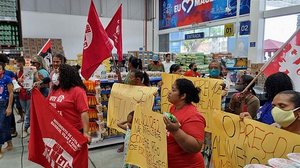 Manifestantes solicitaram 40 cestas básicas para as famílias de baixa renda | Foto: Cortesia ao TNH1