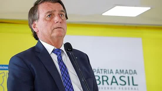 Imagem Bolsonaro rebate Congresso por críticas a cortes no orçamento: 'estão me esculhambando'