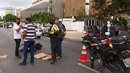 Imagem Acidente entre carro e moto deixa duas pessoas feridas no Barro Duro