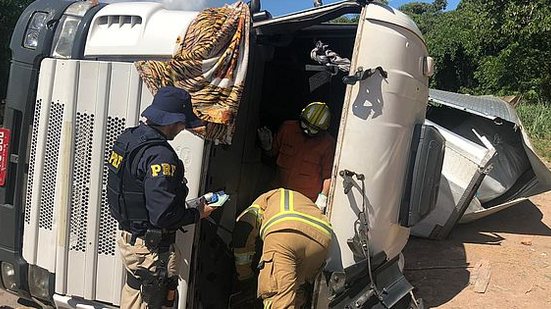 Estado da carreta depois do acidente | Nathália Lopes/TNH1