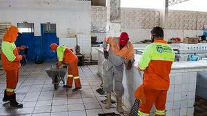 Mercado do Jacintinho passa por mutirão de limpeza nesta segunda (25) | Foto: Secom Maceió