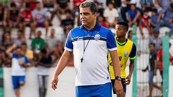 Técnico Marcelo Cabo em treinamento no Estádio Juca Sampaio | Wendric Diego/Palmeira dos Índios