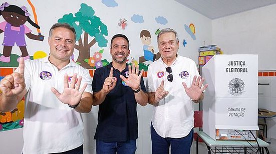 Candidato Paulo Dantas votou acompanhado de Renan Filho e Ronaldo Lessa | Foto: Assessoria