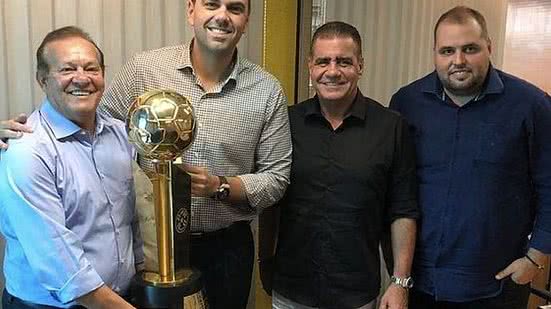 Dirigentes do CSA com o presidente do Olimpia em Assunção | Divulgação / CSA