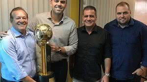 Dirigentes do CSA com o presidente do Olimpia em Assunção | Divulgação / CSA