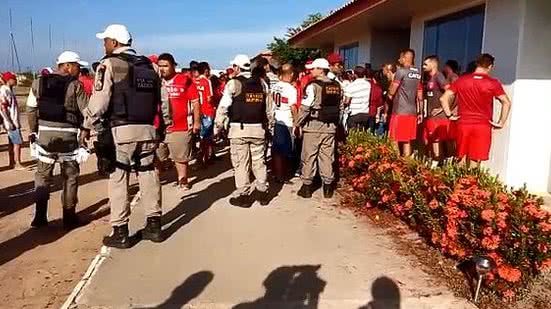 Imagem Conselho do CRB divulga nota de repúdio após protesto de torcedores no CT