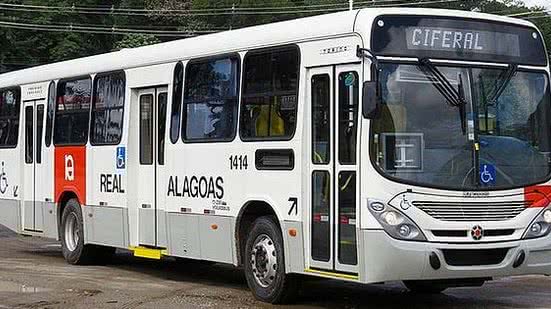 Imagem Ônibus da Real Alagoas atrasam saída da garagem para assembleia