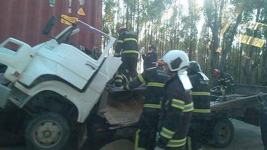 Motorista fica preso às ferragens após acidente entre caminhão e carreta na BR-316 | Cortesia ao TNH1