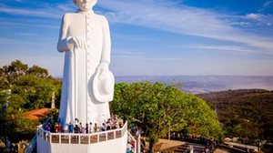 Estátua de Padre Cícero, no Horto, em Juazeiro do Norte | Foto: Gustavo Pellizzon/SVM