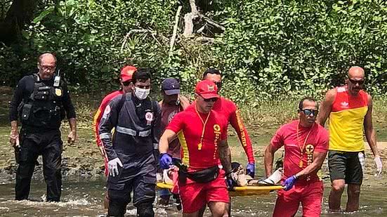 Vítima estava em áera de difícil acessso e foi resgatada pelos Bombeiros | Foto: Cortesia / Ascom Samu