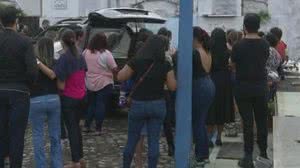 Imagem Vítima de feminicídio é sepultada em clima de comoção em Maceió