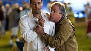 Figura constante nos filmes de Adam Sandler, Henry Winkler, 78, contou como fez sua estreia no universo do comediante de 58 anos | Divulgação