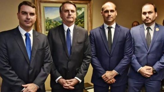 Flávio Bolsonaro, Jair Bolsonaro, Eduardo Bolsonaro e Carlos Bolsonaro | Foto: Arquivo / Ascom TSE