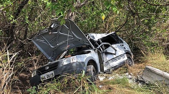 Carro ficou destruído com impacto | TV Pajuçara / Henrique Pereira