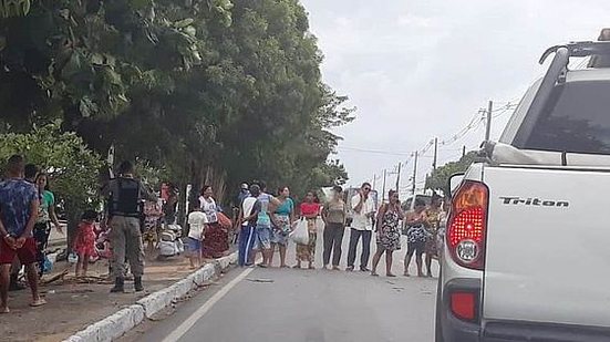 Familiares bloquearam os dois sentidos da pista | Cortesia ao TNH1