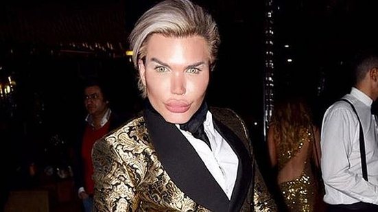 Rodrigo Alves queria usar o celular durante a versão do programa inglês | Reprodução