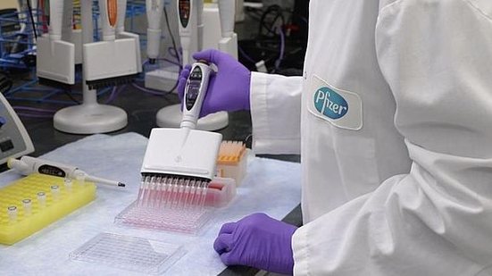 Imagem Anvisa concede certificado de boas práticas à vacina da Pfizer contra Covid