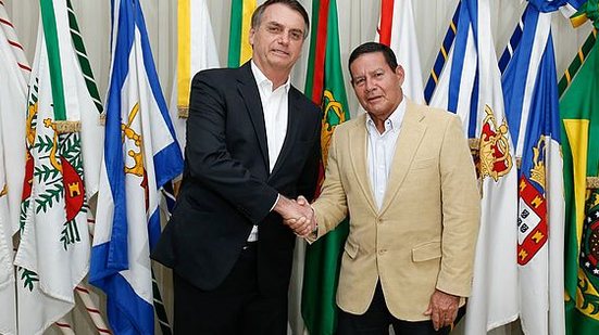 Imagem Iniciado julgamento de ações que pedem a cassação de Bolsonaro e Mourão