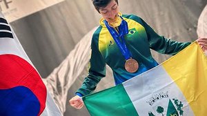 O atleta arapiraquense de taekwondo Kevyn Nicolas conquistou uma medalha de ouro e outra de bronze na competição internacional, em solo asiático | Arquivo pessoal